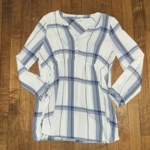 A Pea in the Pod plaid maternity shirt